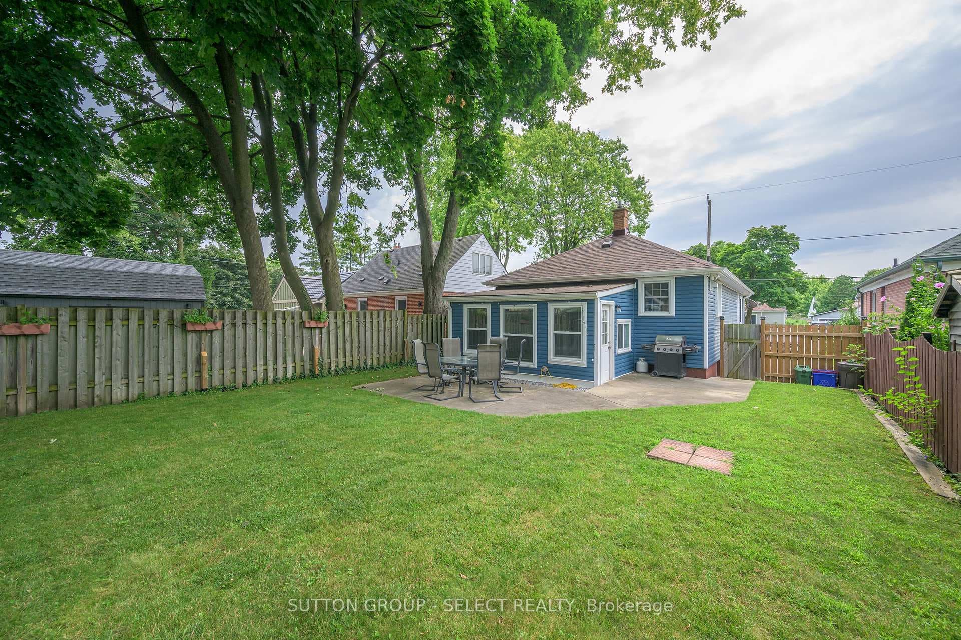 740 Grosvenor Street photo 28