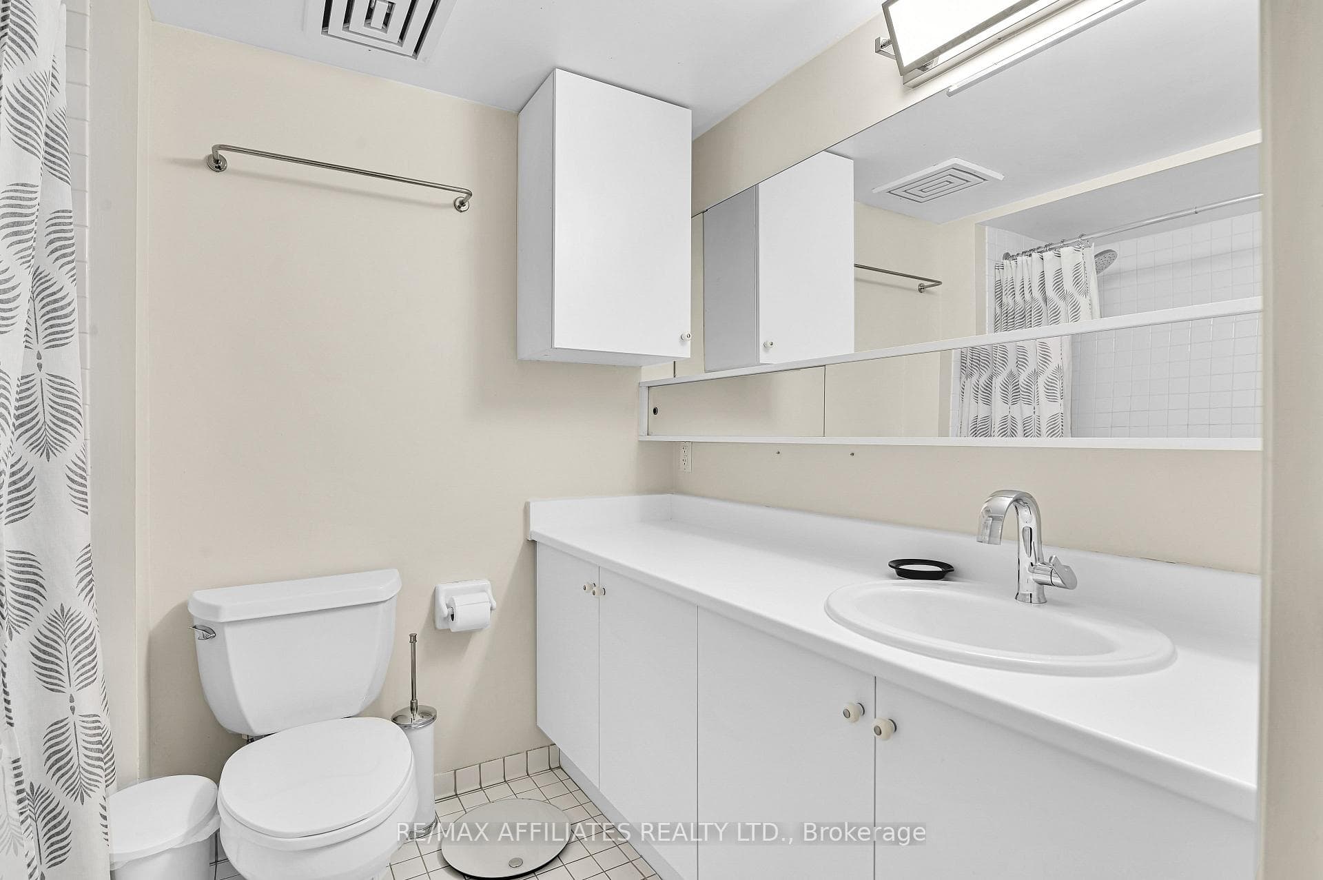 12 Clarence Street Unit 4 photo 22