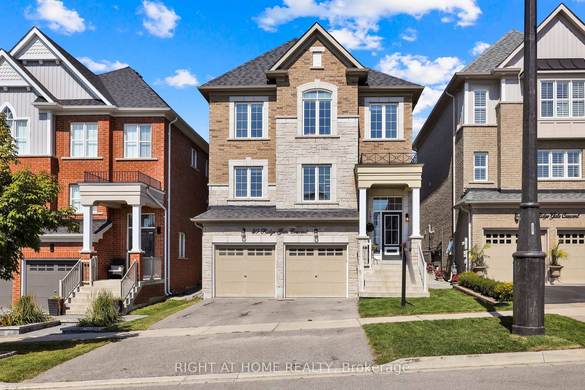 40 Ridge Gate Crescent photo 1