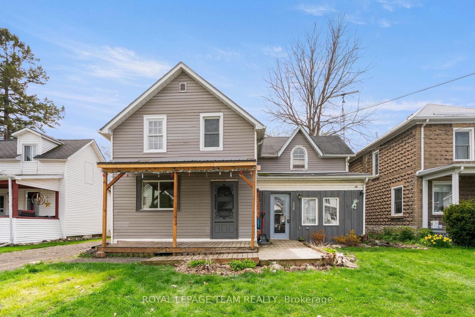 526 Middle Street photo 1