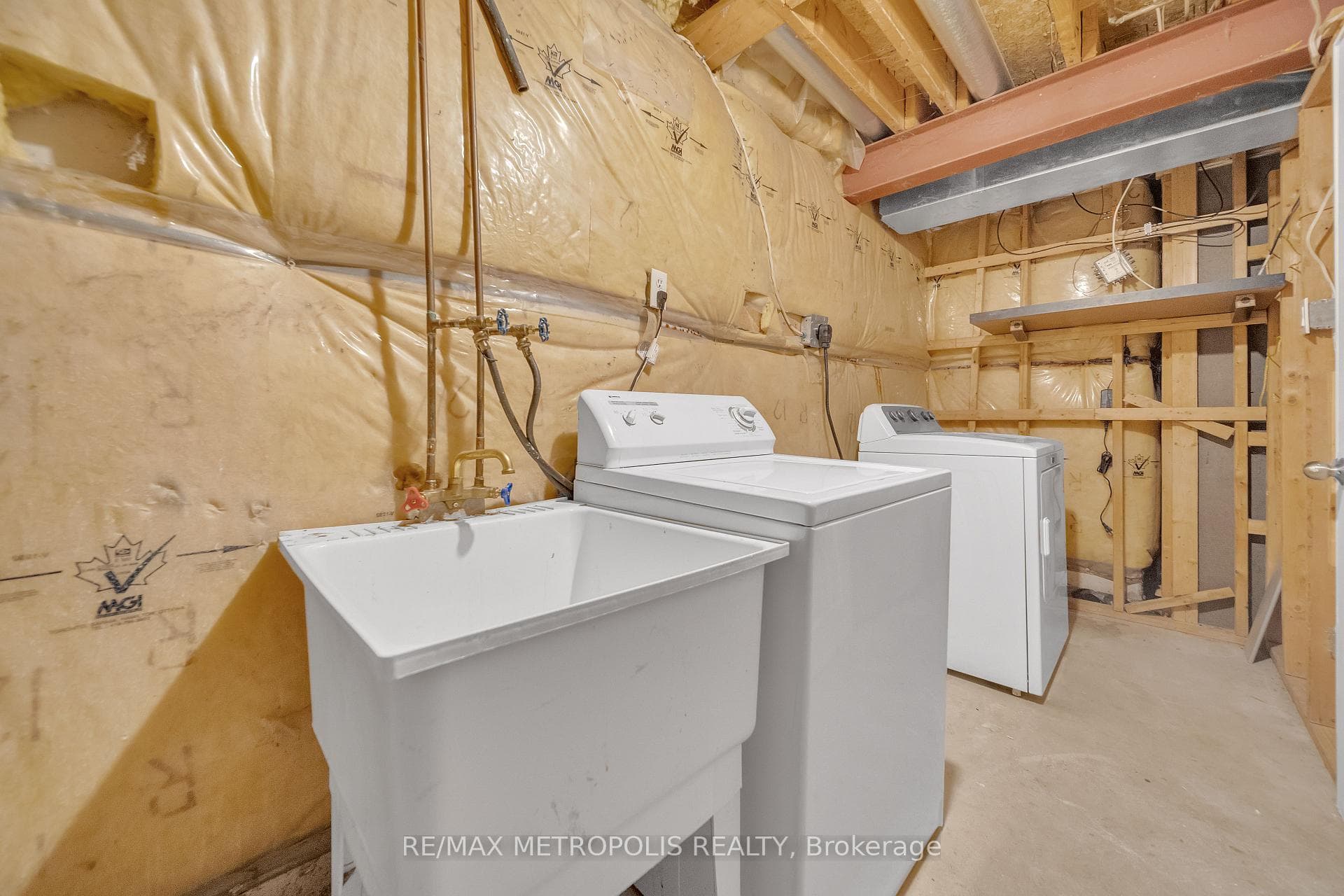 1105 Ashley Court photo 16