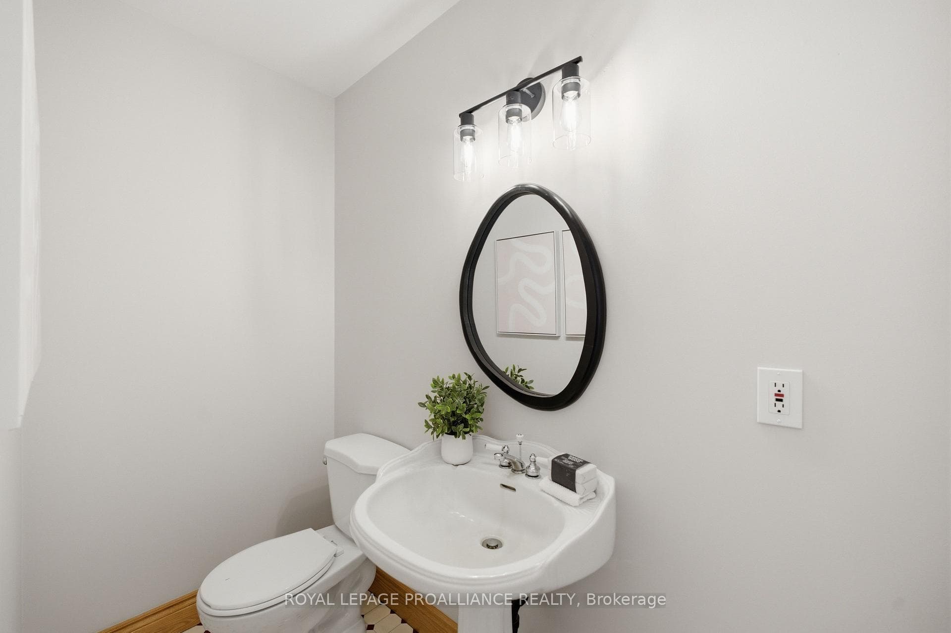825 Campbell Road photo 35