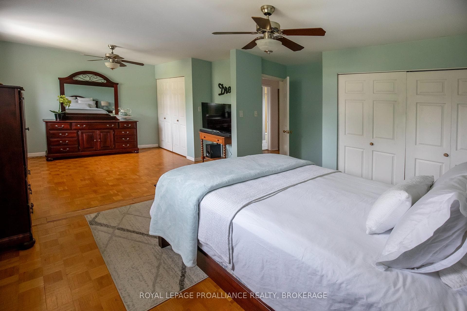 717 Laidlaw Crescent photo 13