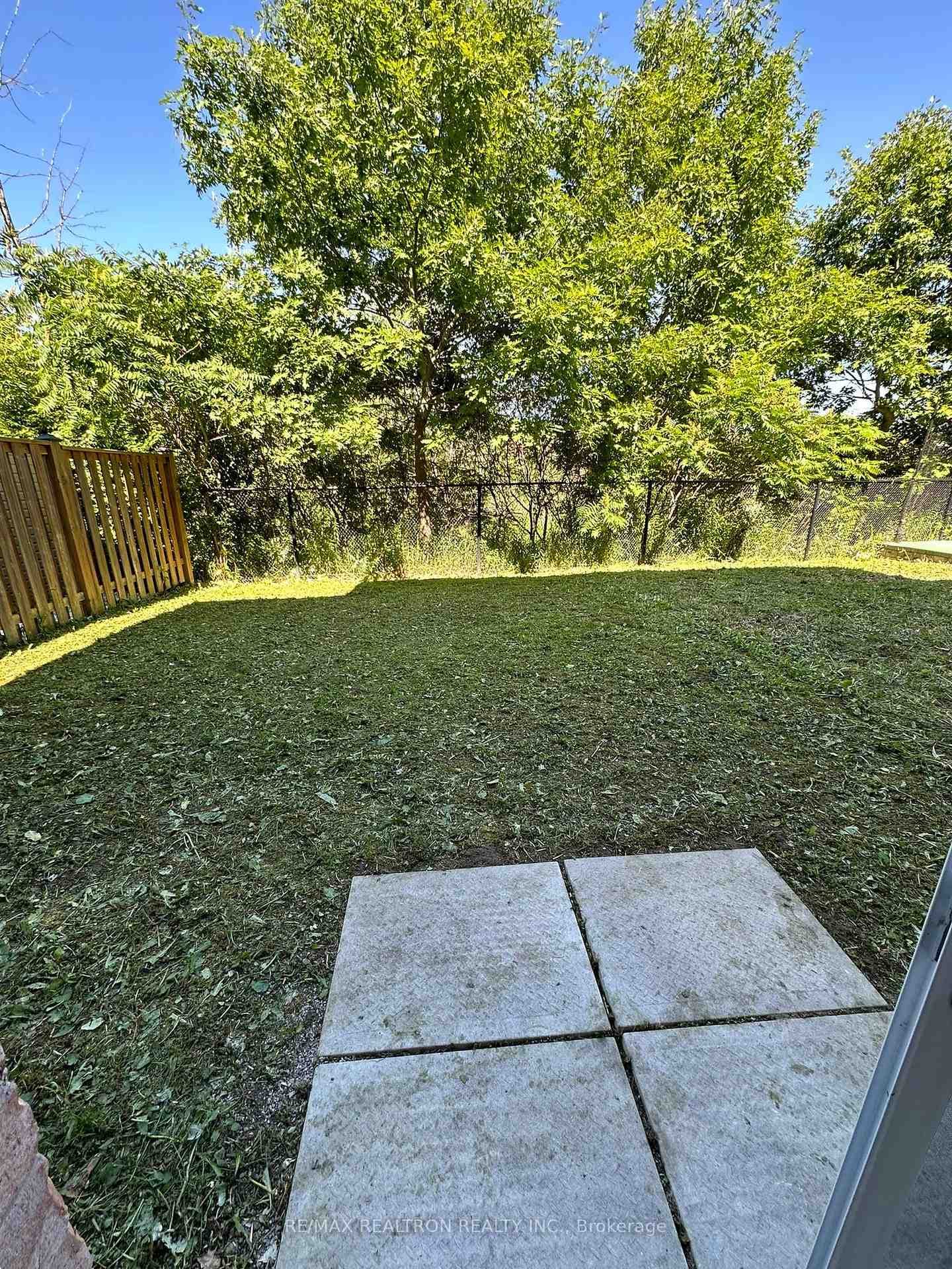 31 Napanee Street photo 6