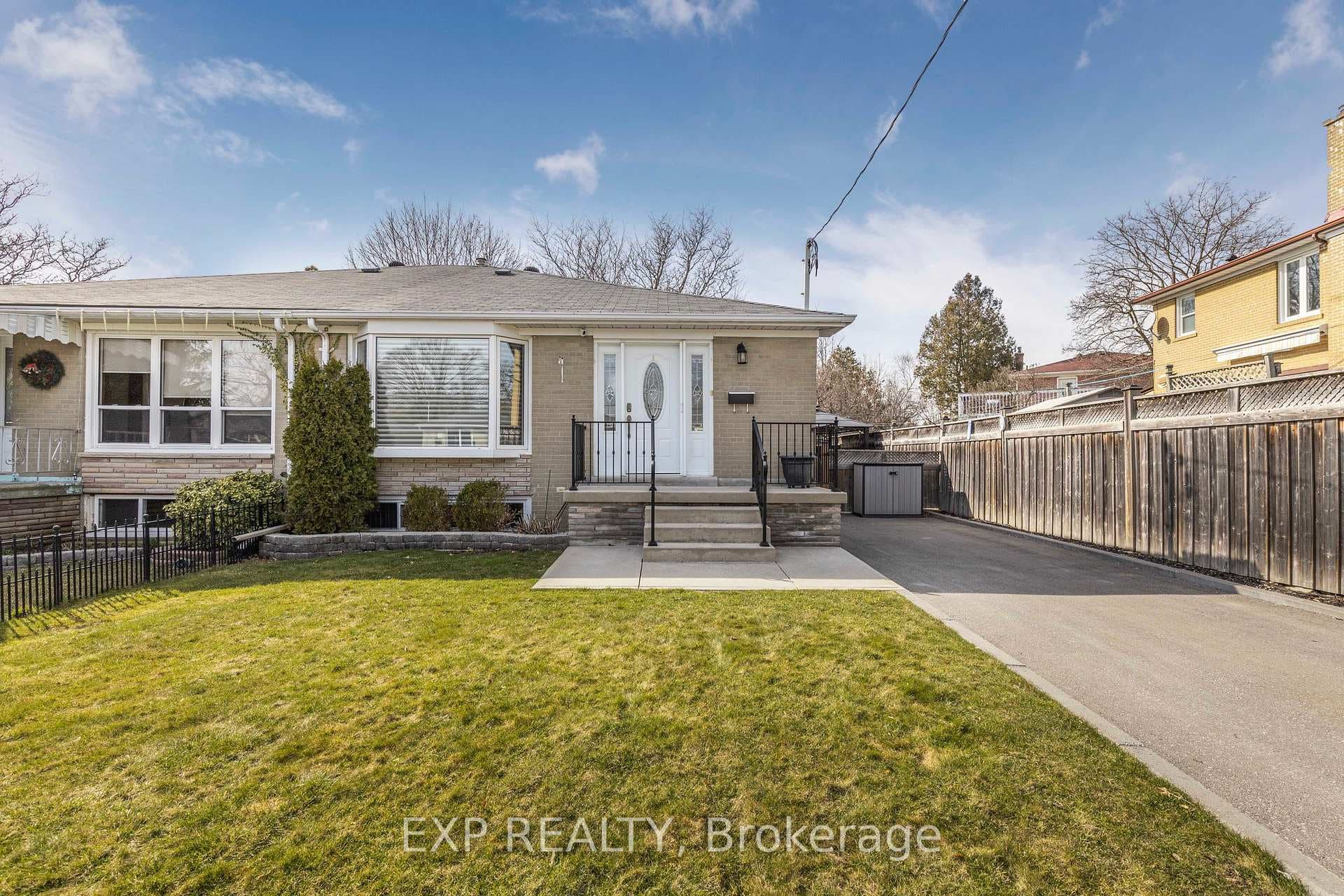 240 Neal Drive photo 1