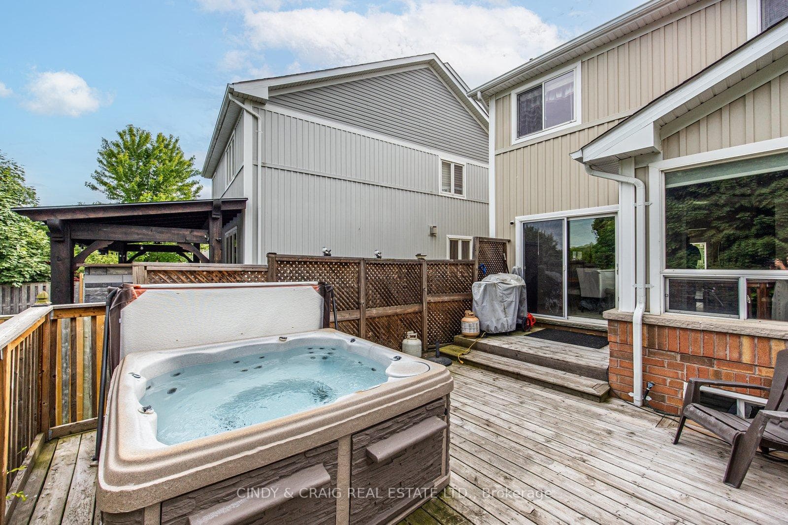 1555 Glenbourne Drive photo 18