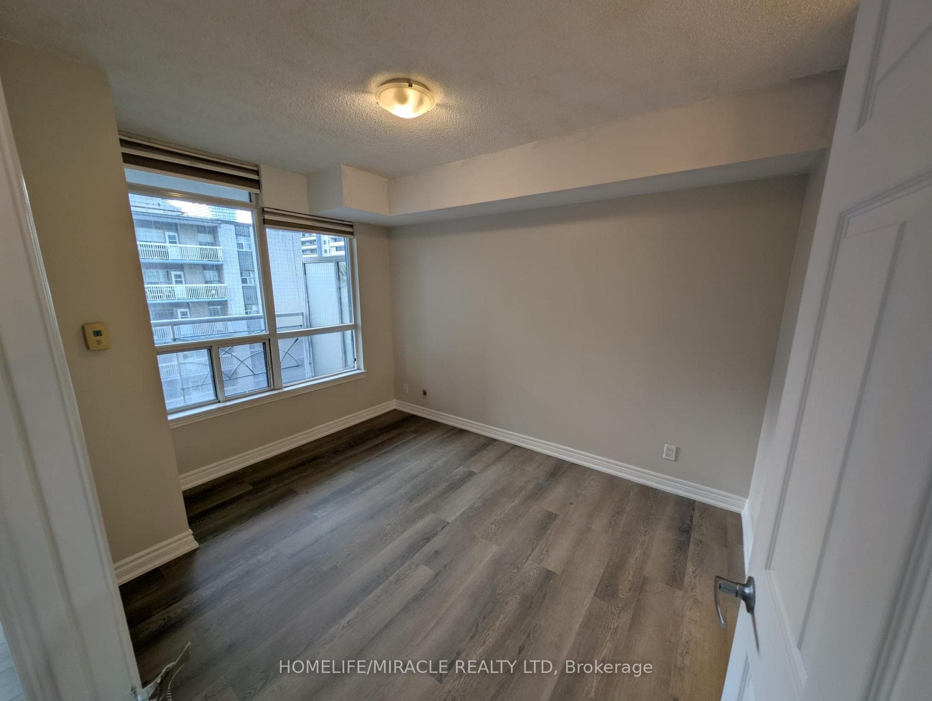 225 Wellesley Street Unit 607 photo 14