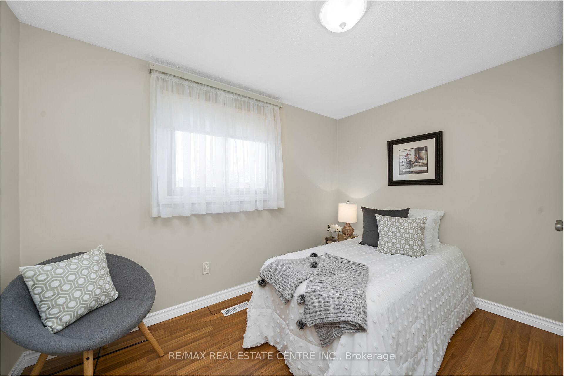 466 Vanier Drive photo 12