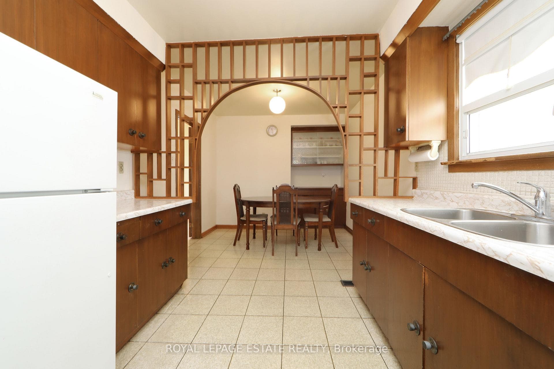 223 Rosemount Avenue photo 6