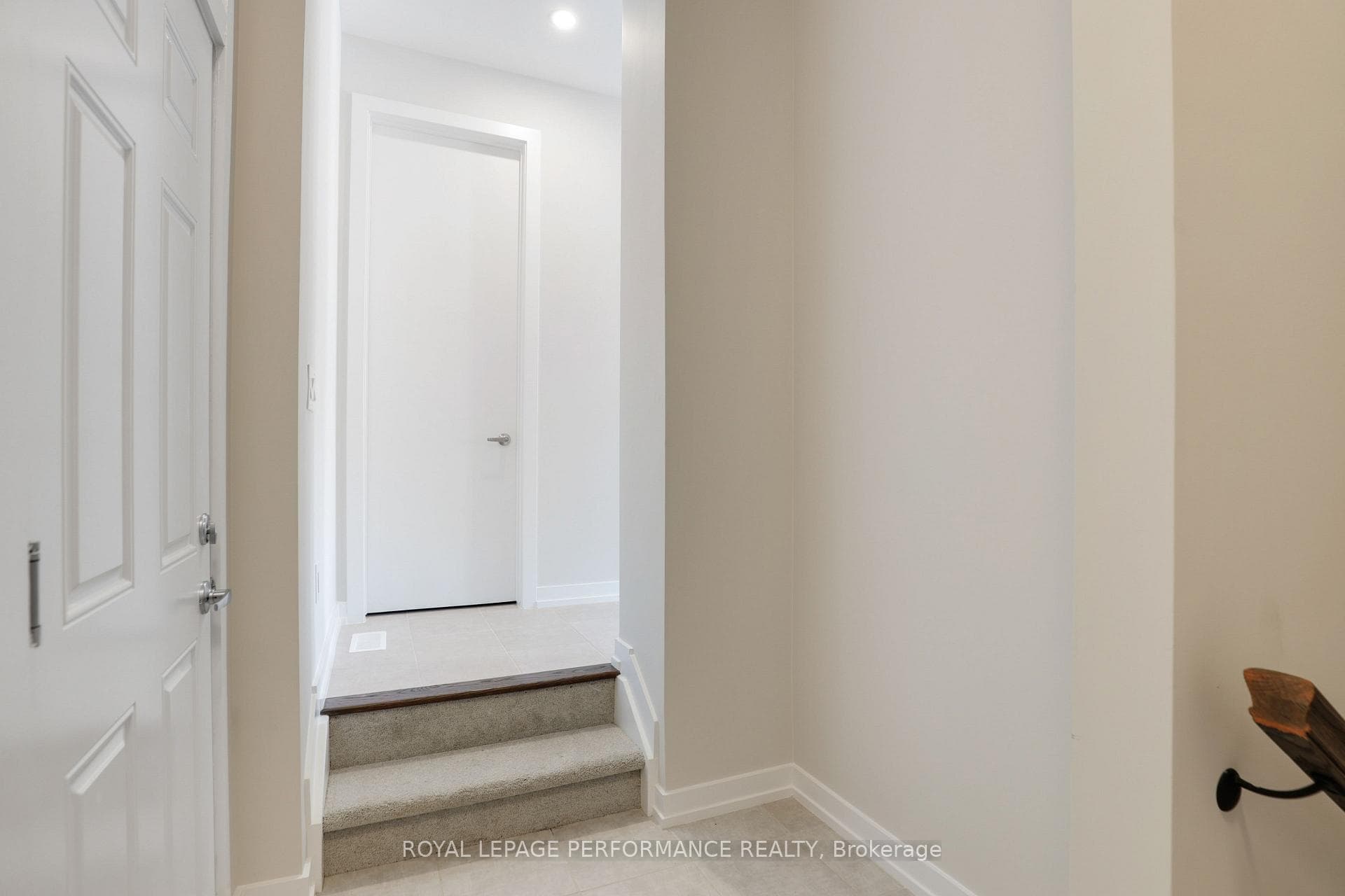 528 Oldenburg Avenue photo 28