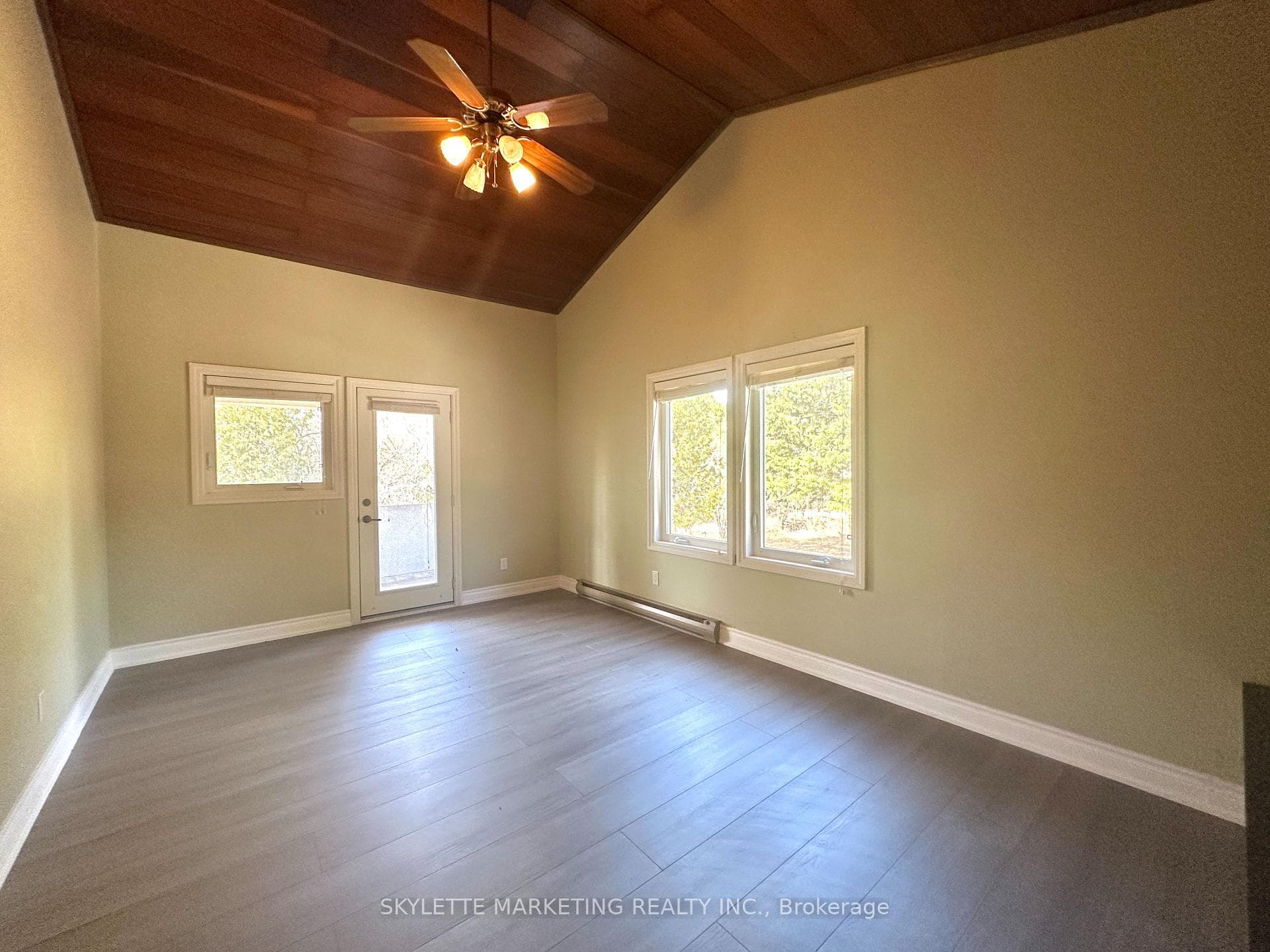 14377 Warden Avenue photo 13