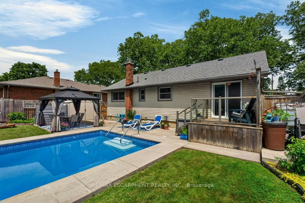 15 Roxanne Drive photo 27