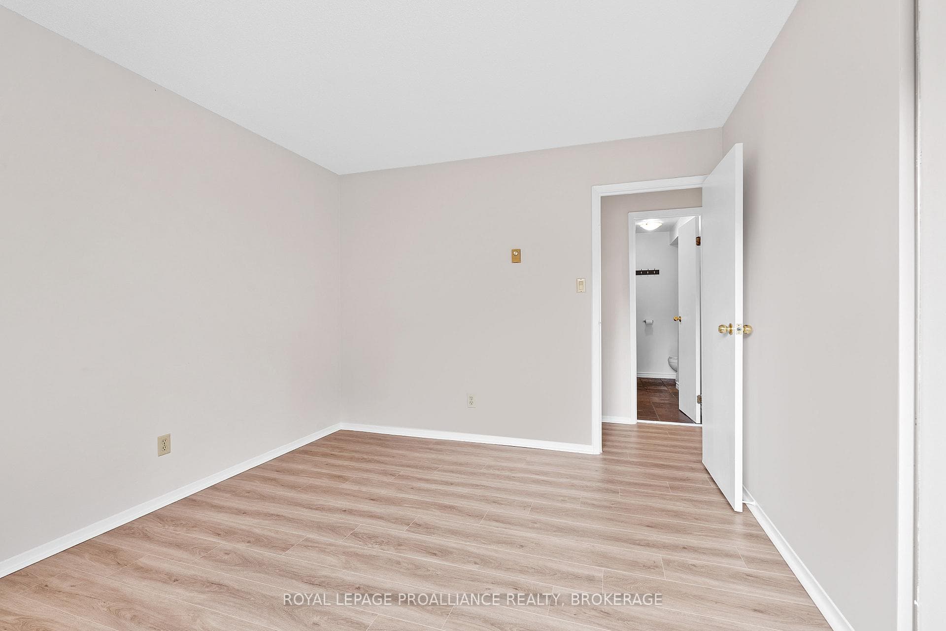 573 Armstrong Road Unit 302 photo 22