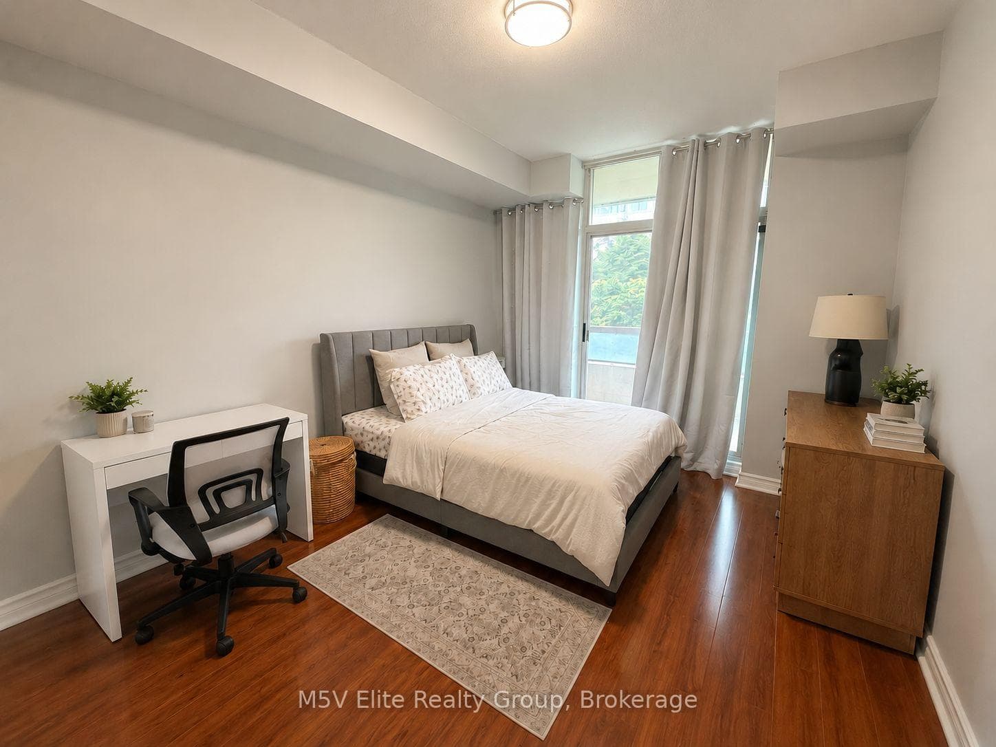 3504 Hurontario Street Unit 212 photo 4