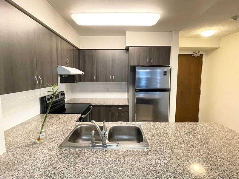 35 Hollywood Avenue Unit 818 photo 4