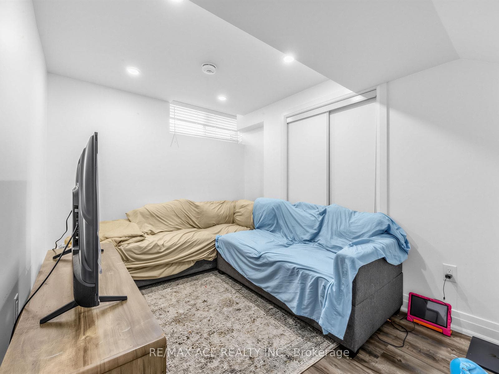 35 Turnerbury Avenue photo 31