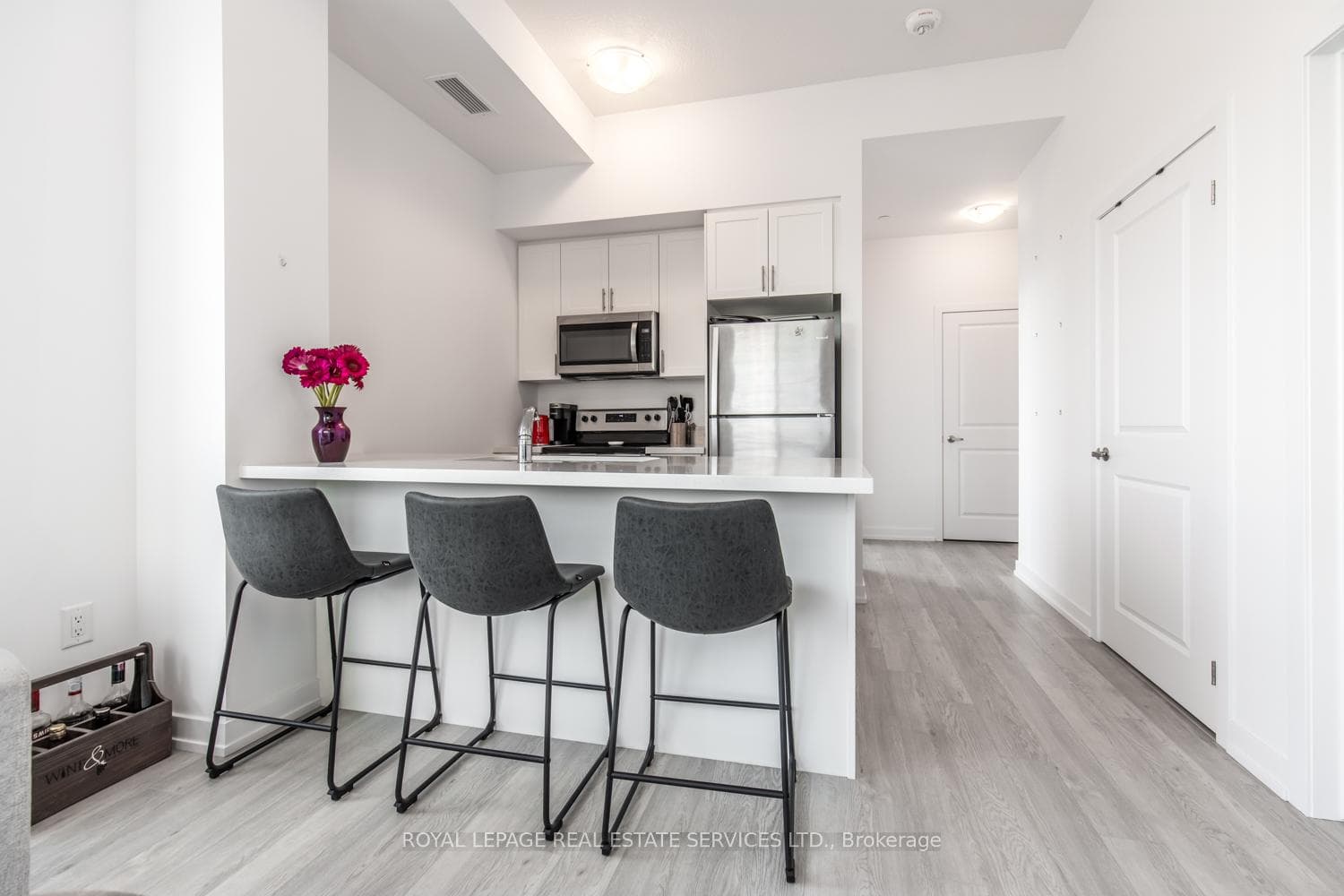 460 Dundas Street Unit 519 photo 8