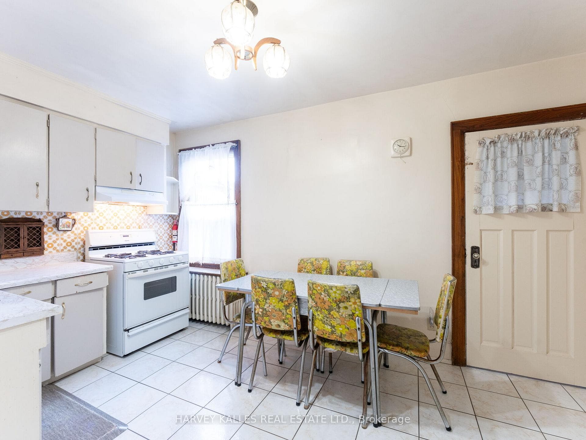 134 Boon Avenue photo 10