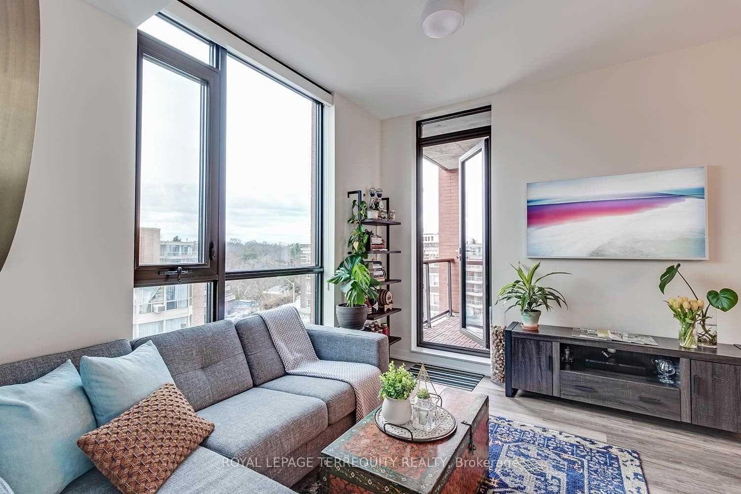 2118 Bloor Street Unit 403 photo 2