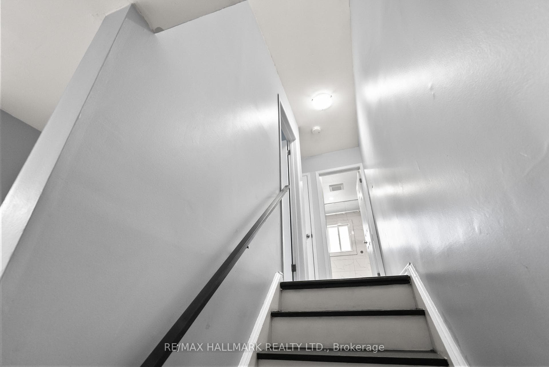 381 Surrey Drive photo 20