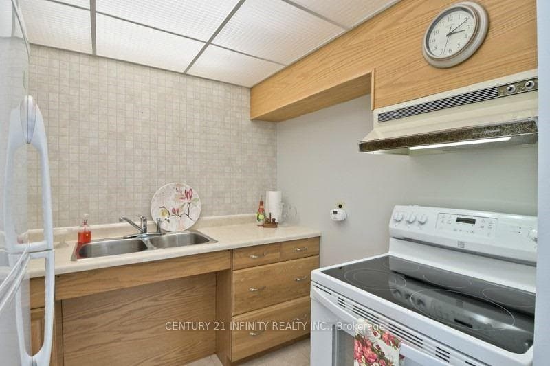 69 Beatrice Street Unit A photo 4
