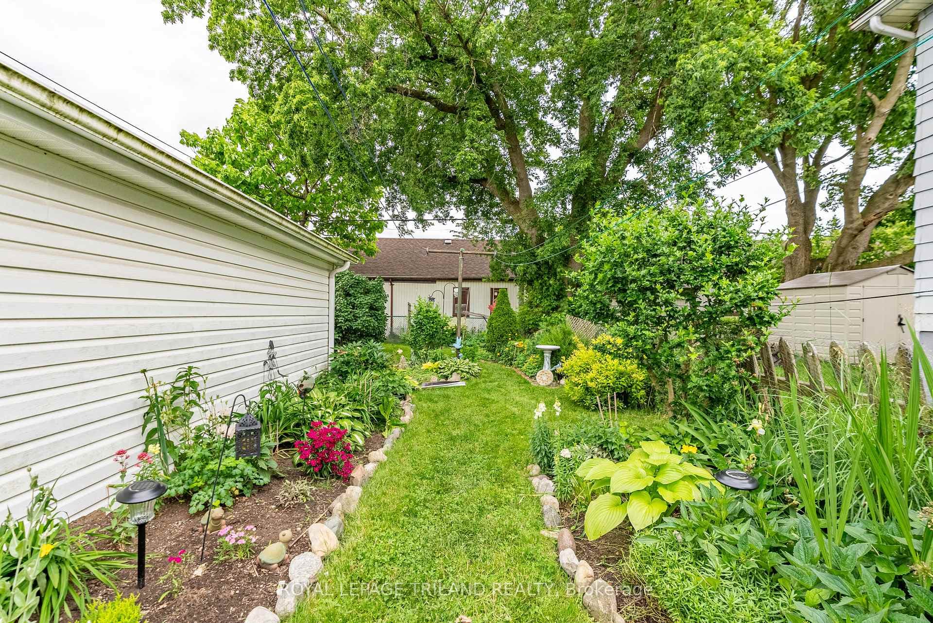 392 Manitoba Street photo 25