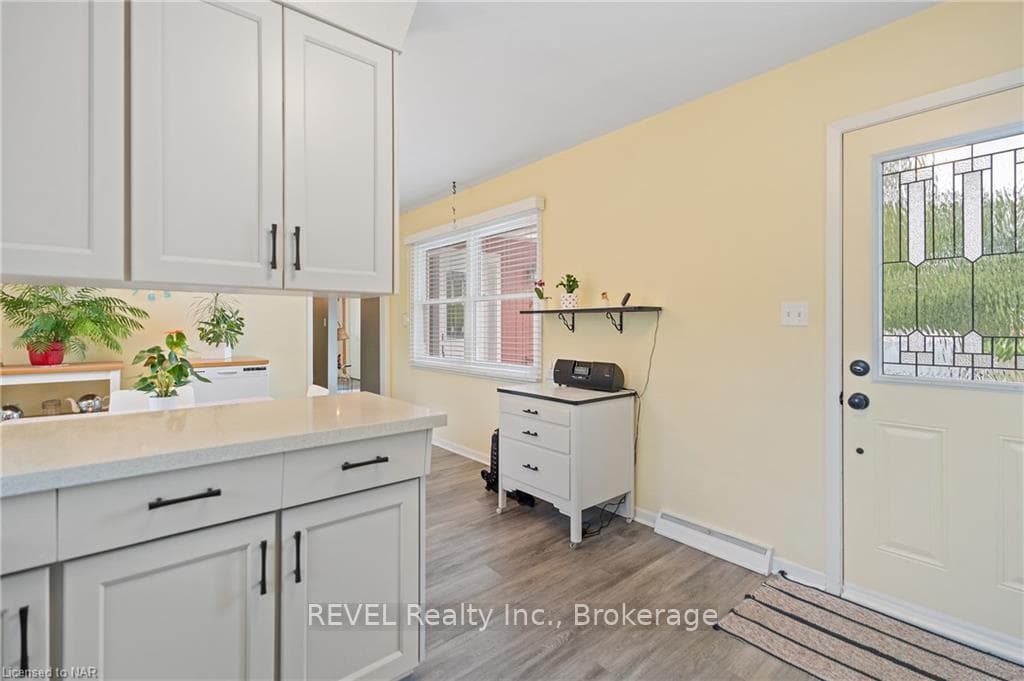 1677 GREGORY Road photo 17