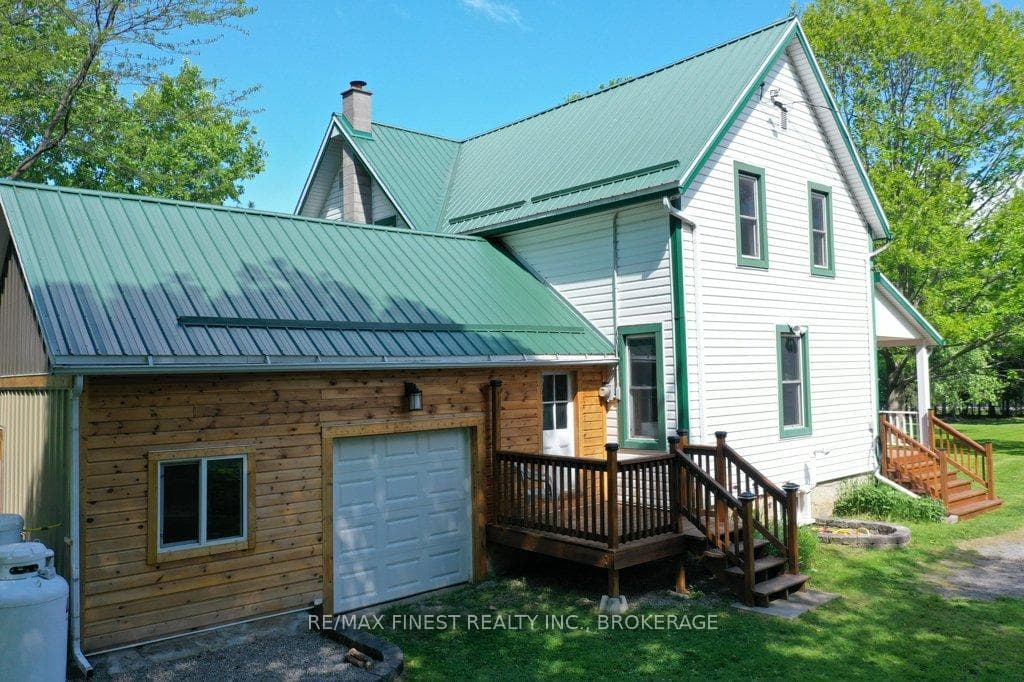 697 Warburton Road photo 29
