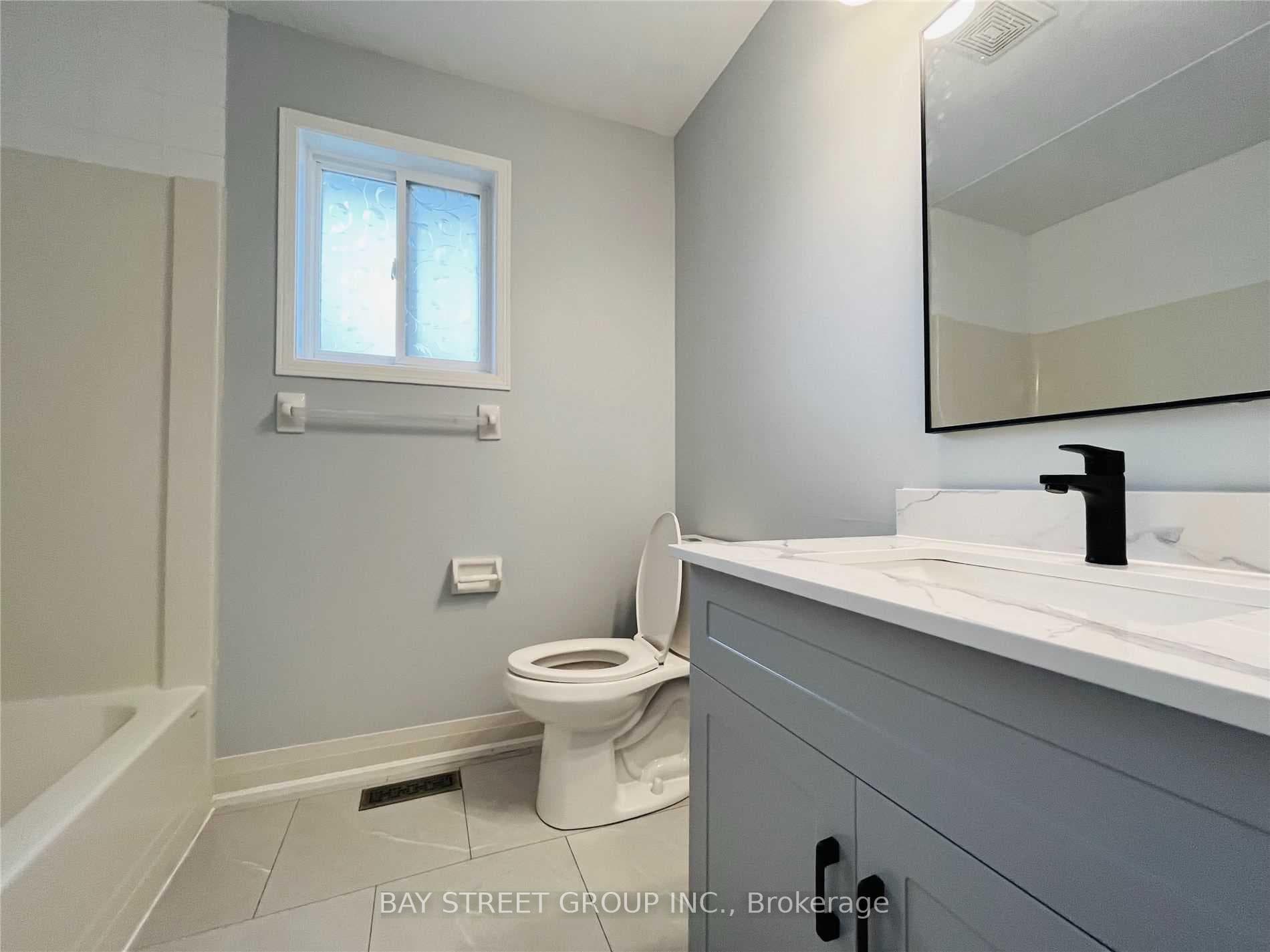 8 Moir Crescent photo 13