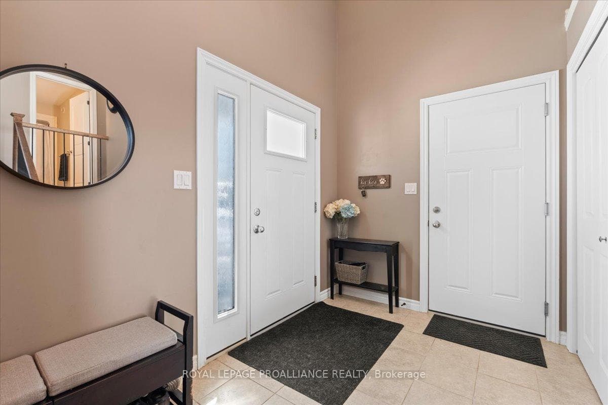 20 Bongard Crescent photo 6