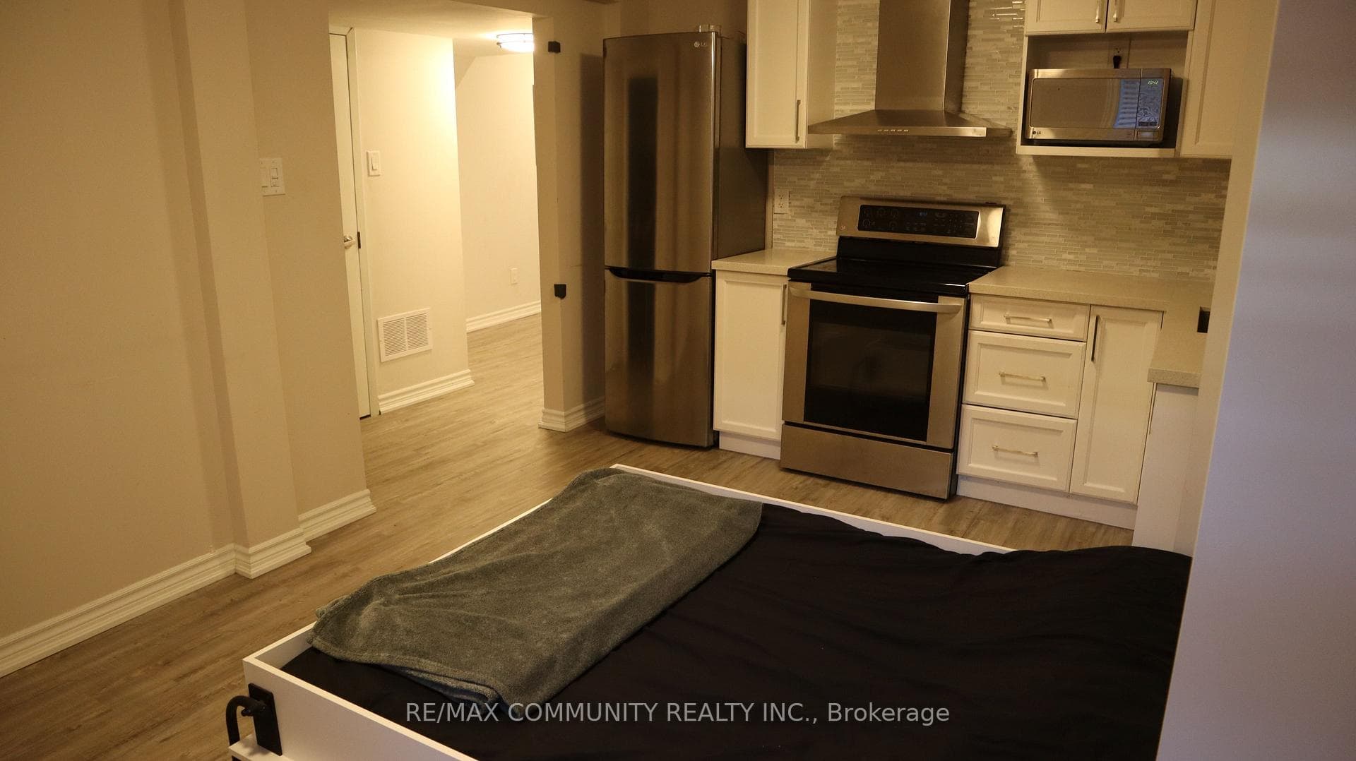 1061 Rowntree Crescent Unit Basement photo 16