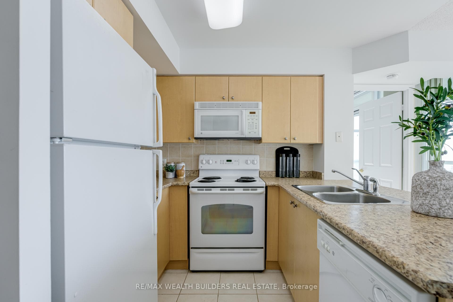 30 Grand Trunk Crescent Unit 3001 photo 13