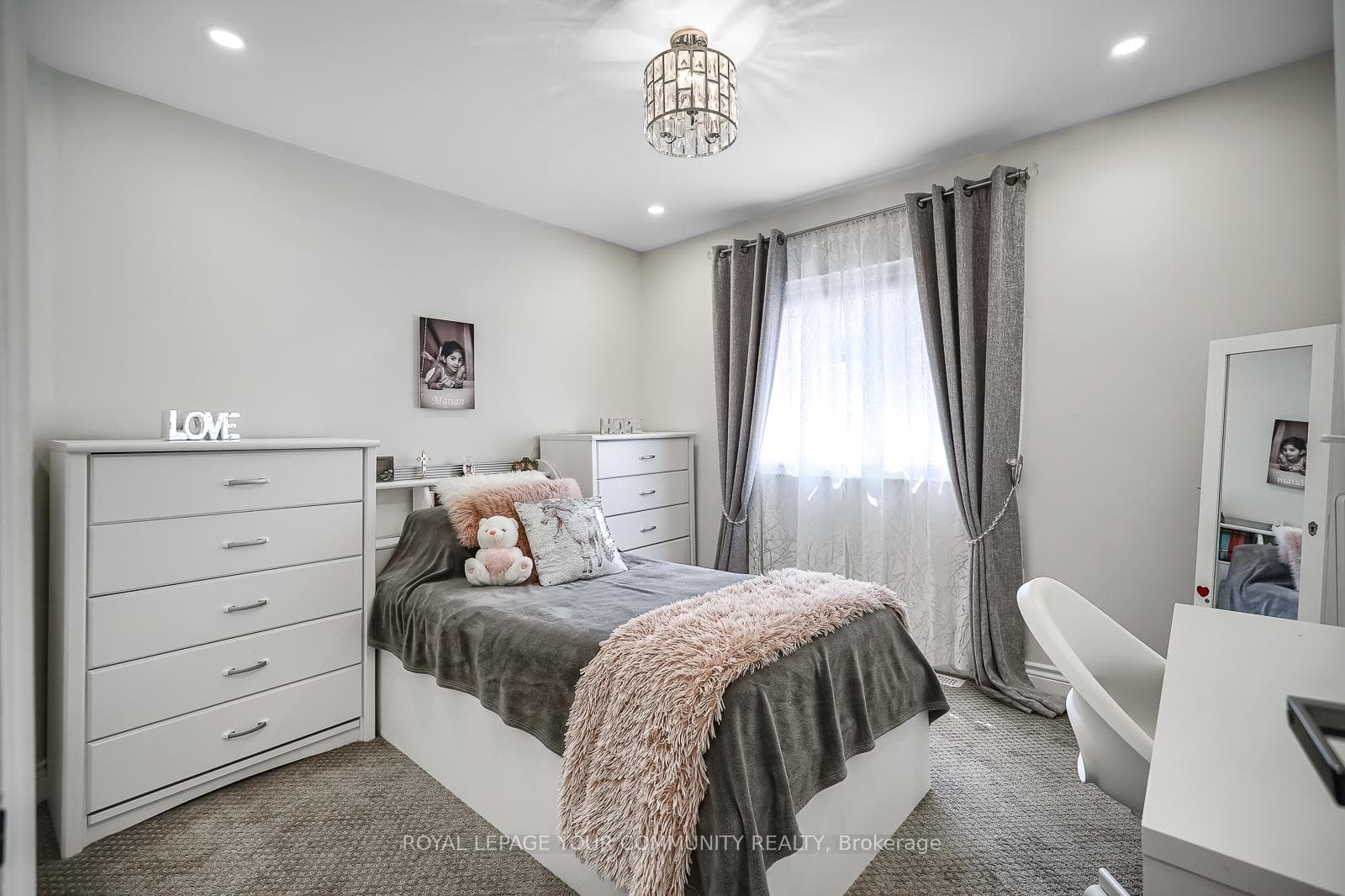 90 Stella Crescent photo 29