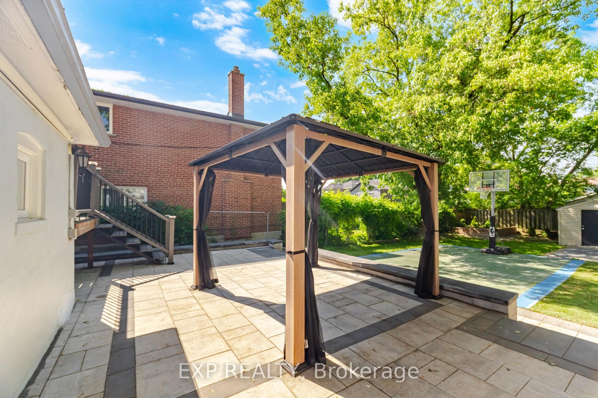 1052 Alexandra Avenue photo 25
