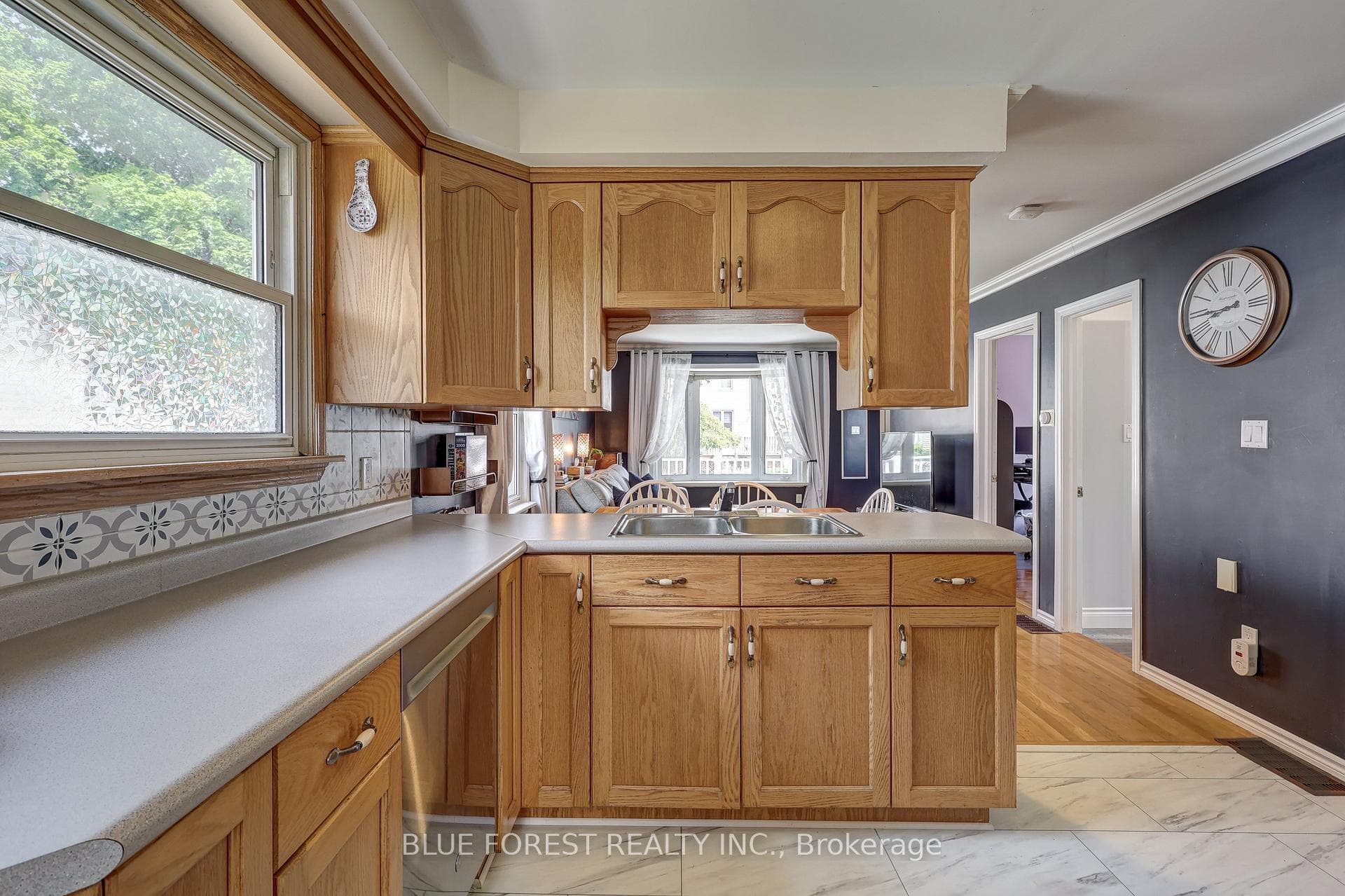 135 Erie Street photo 23