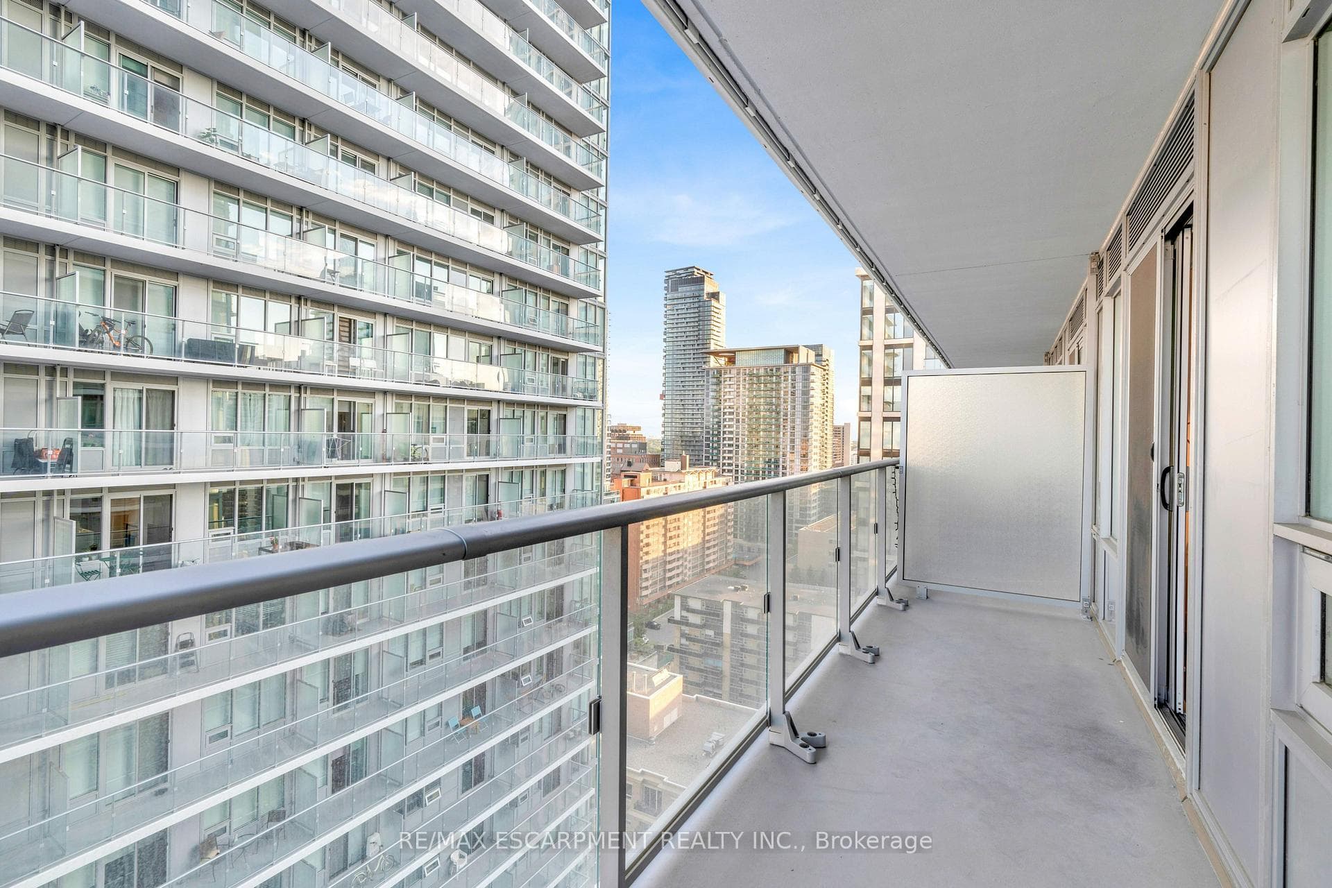 99 Broadway Avenue Unit 2107 photo 15