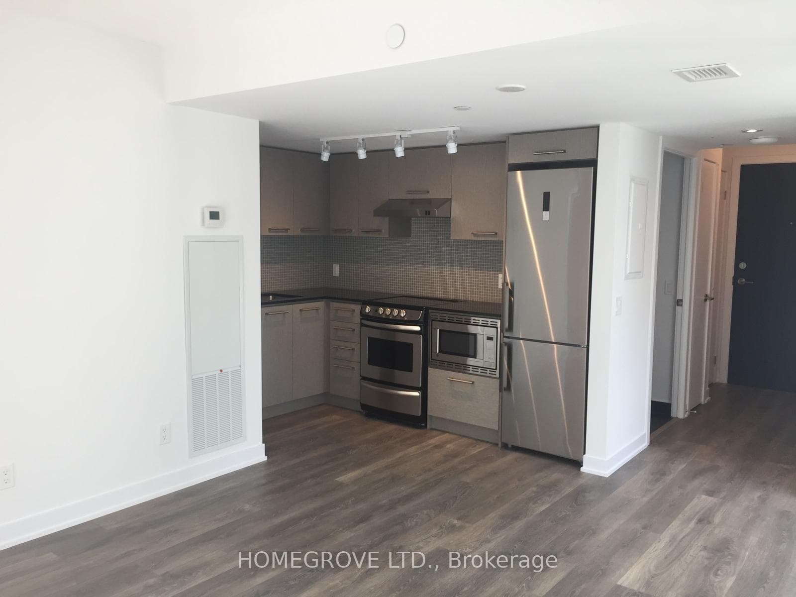 87 Peter Street Unit 1402 photo 3