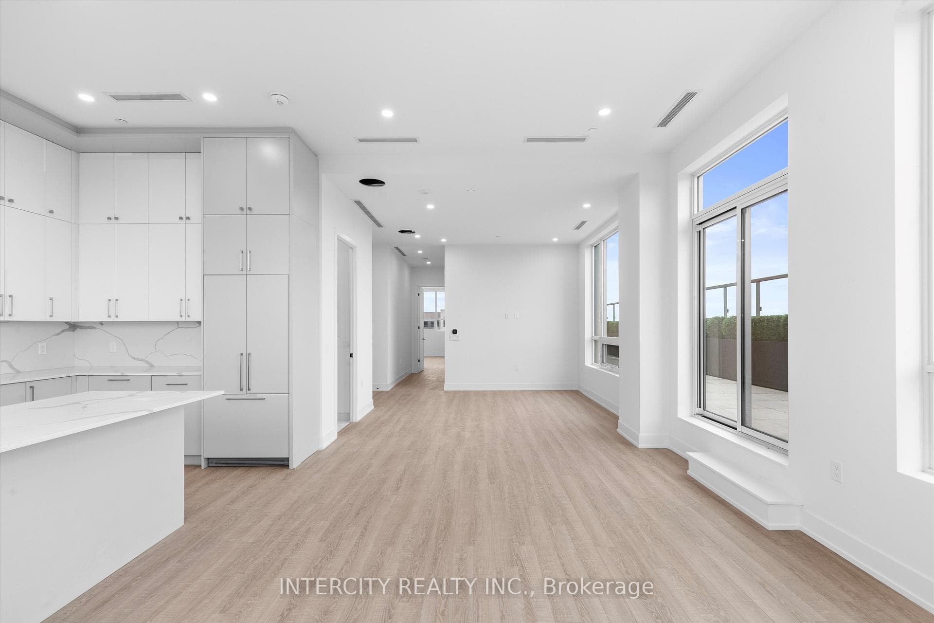 2075 King Road Unit 615 photo 9