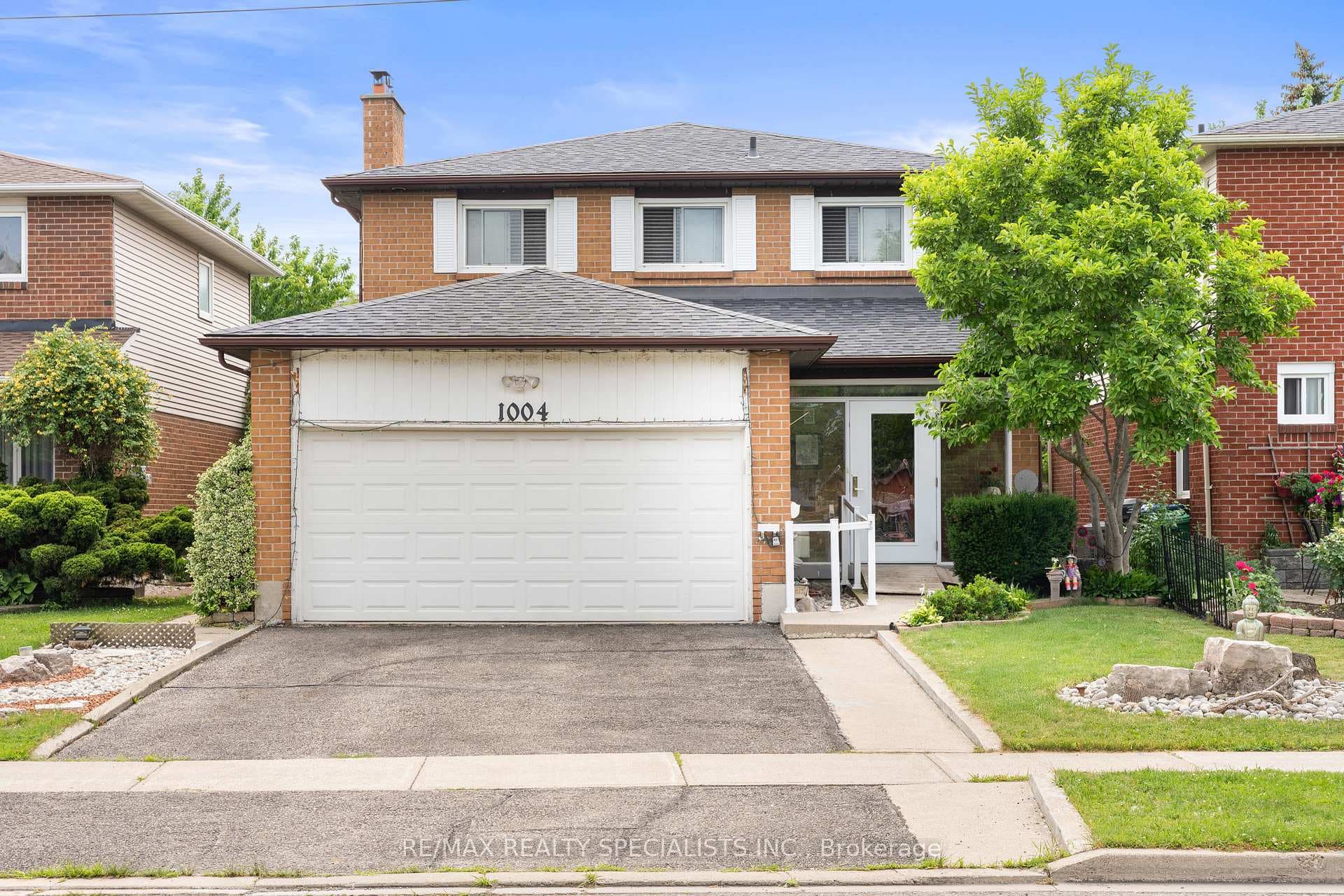 1004 Queensbridge Drive photo 1