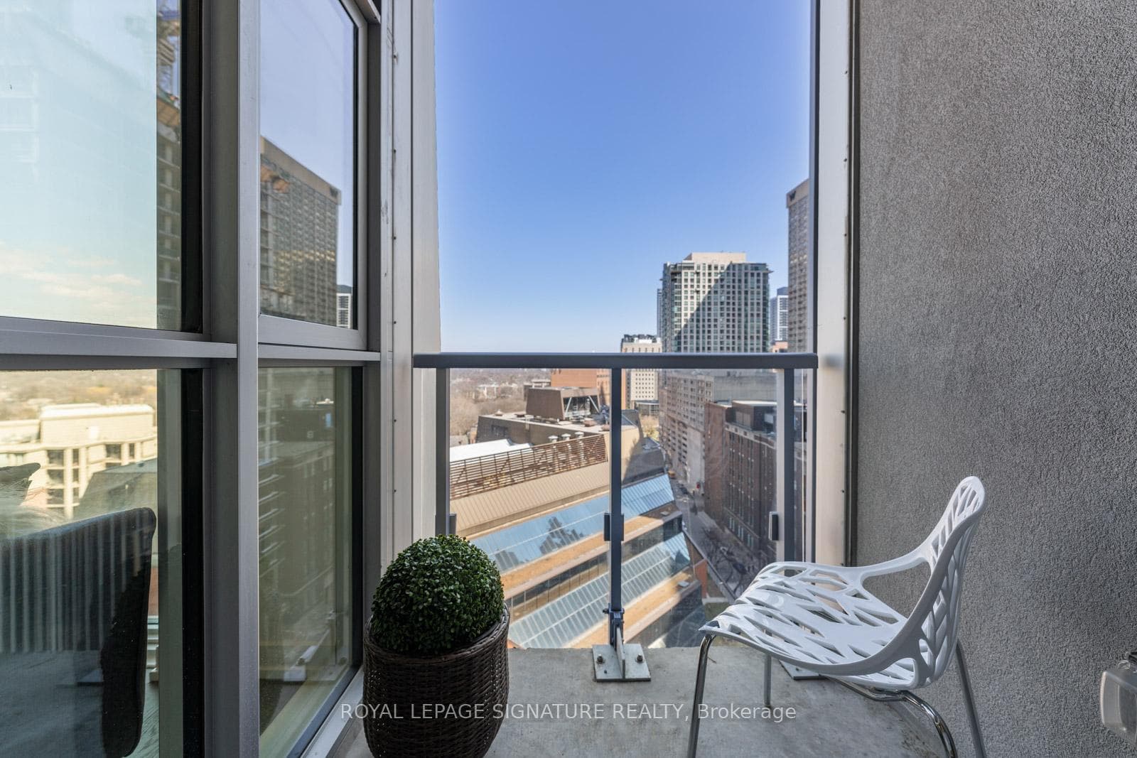 1 Yorkville Avenue Unit 1411 photo 24