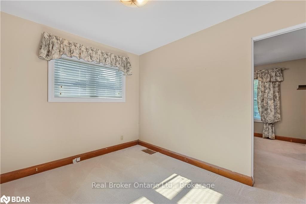 32 BORLAND Street photo 11