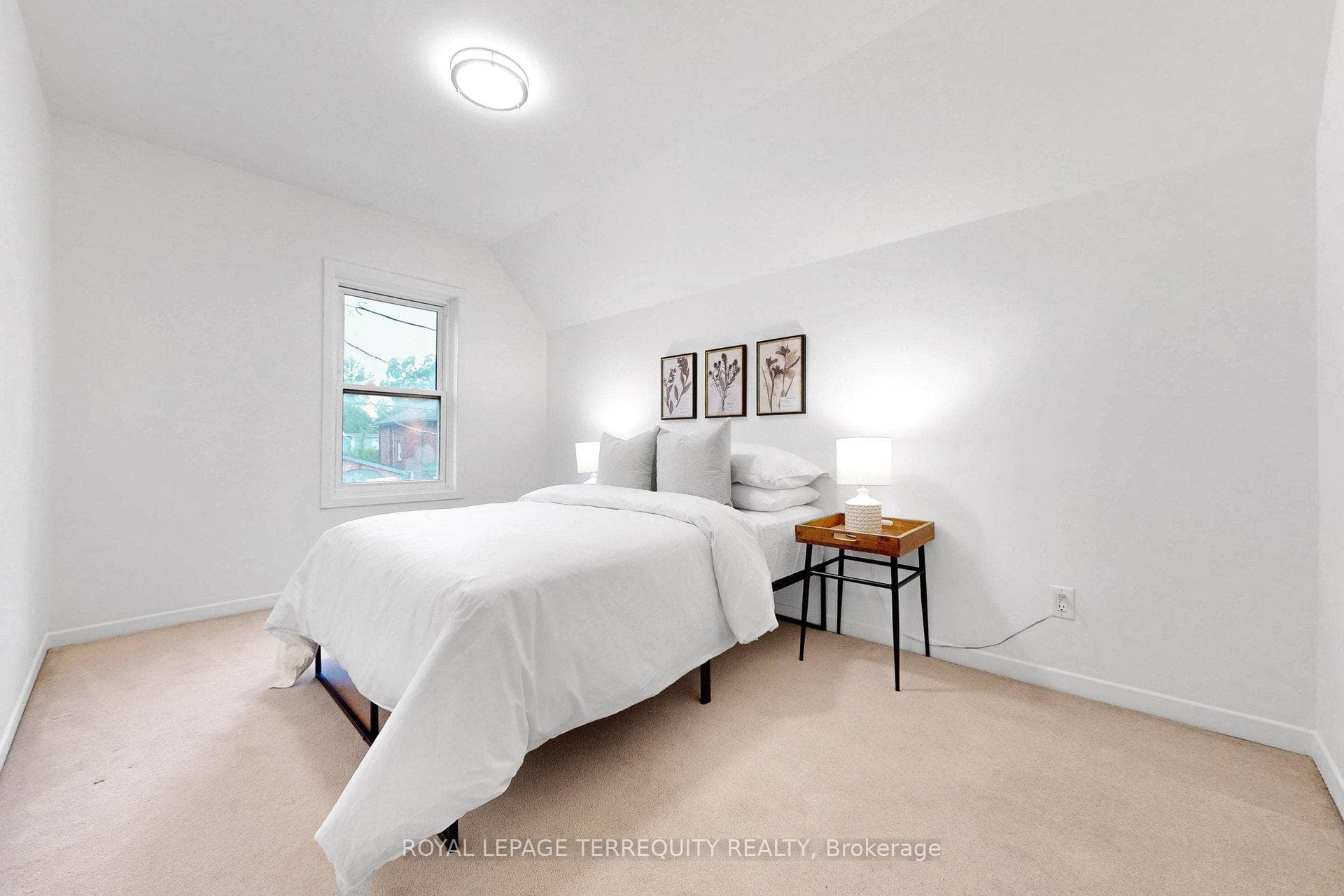 372 St Johns Road photo 17