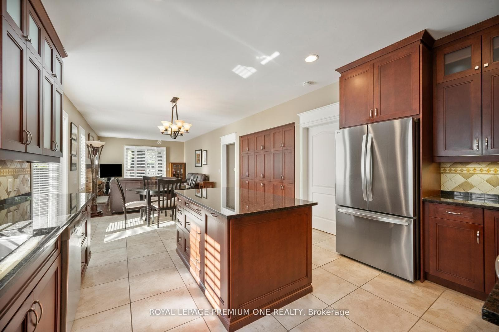 536 Village Parkway photo 9