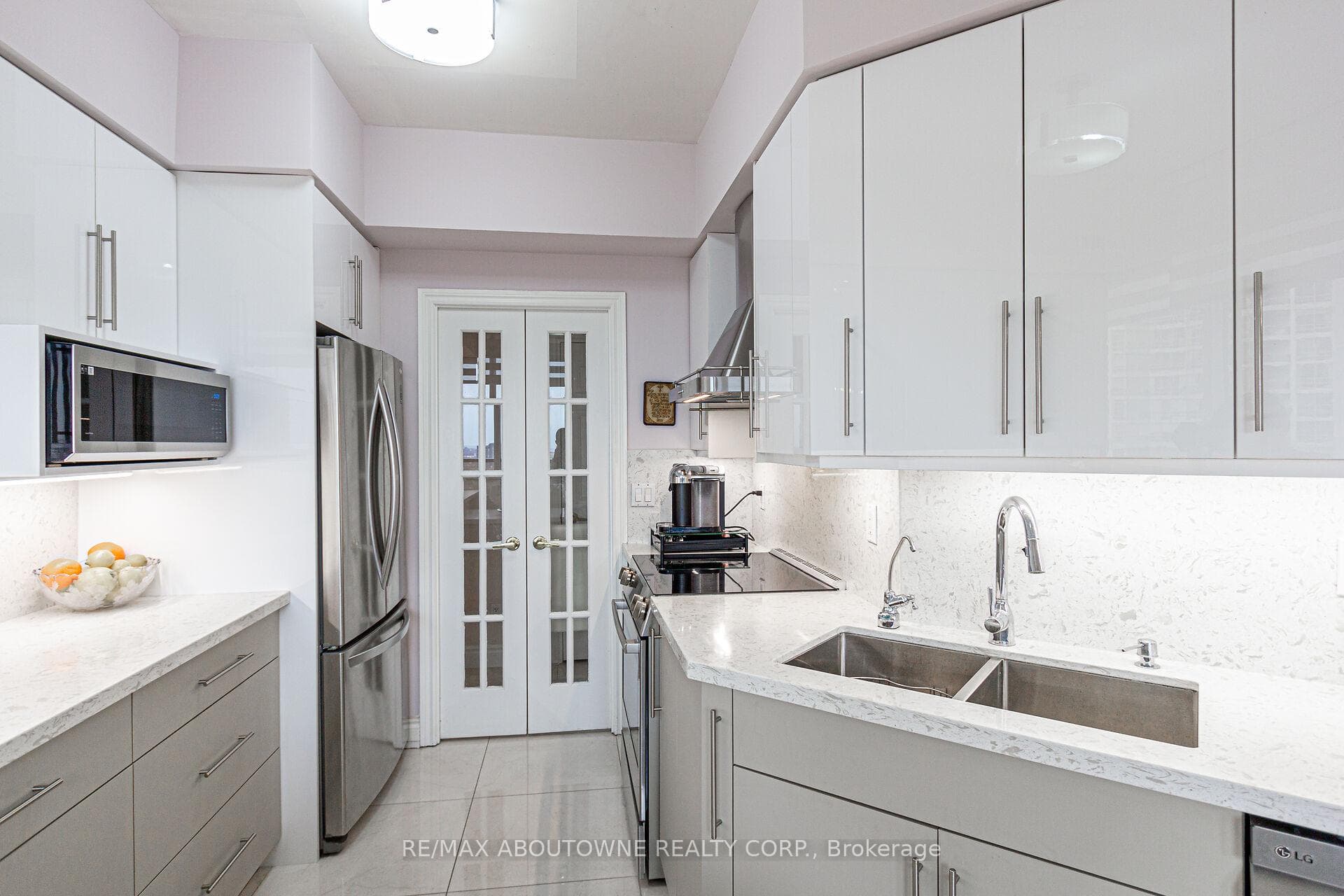 35 Kingsbridge Garden Circle Unit 2701 photo 17