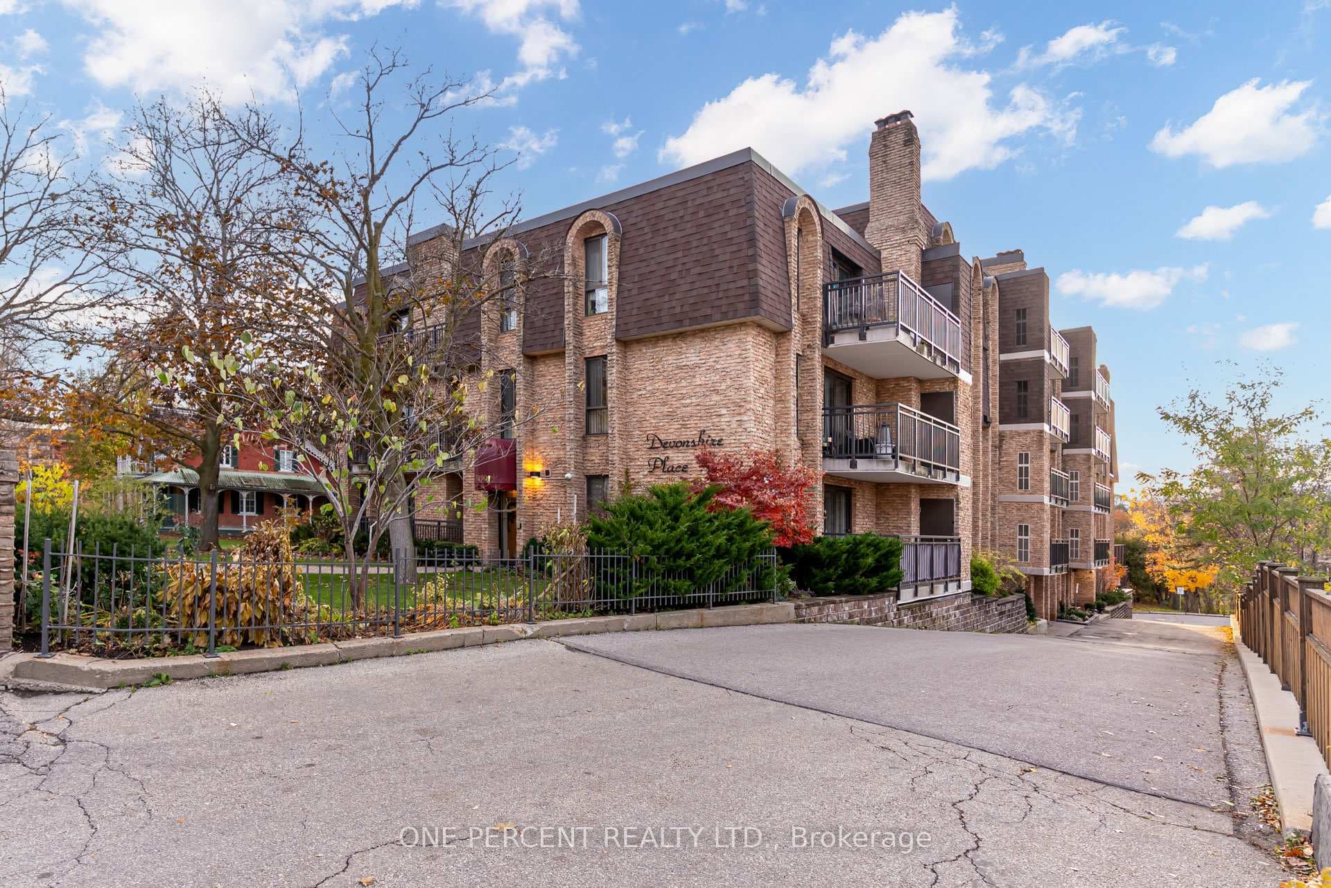 15390 Yonge Street Unit 406 photo 4