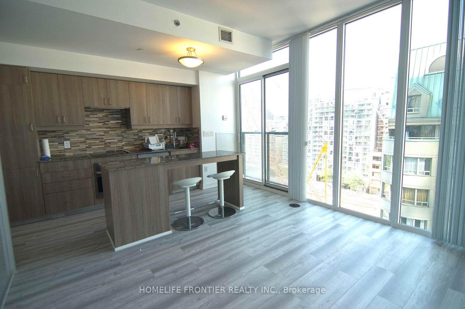 426 University Avenue Unit 901 photo 2