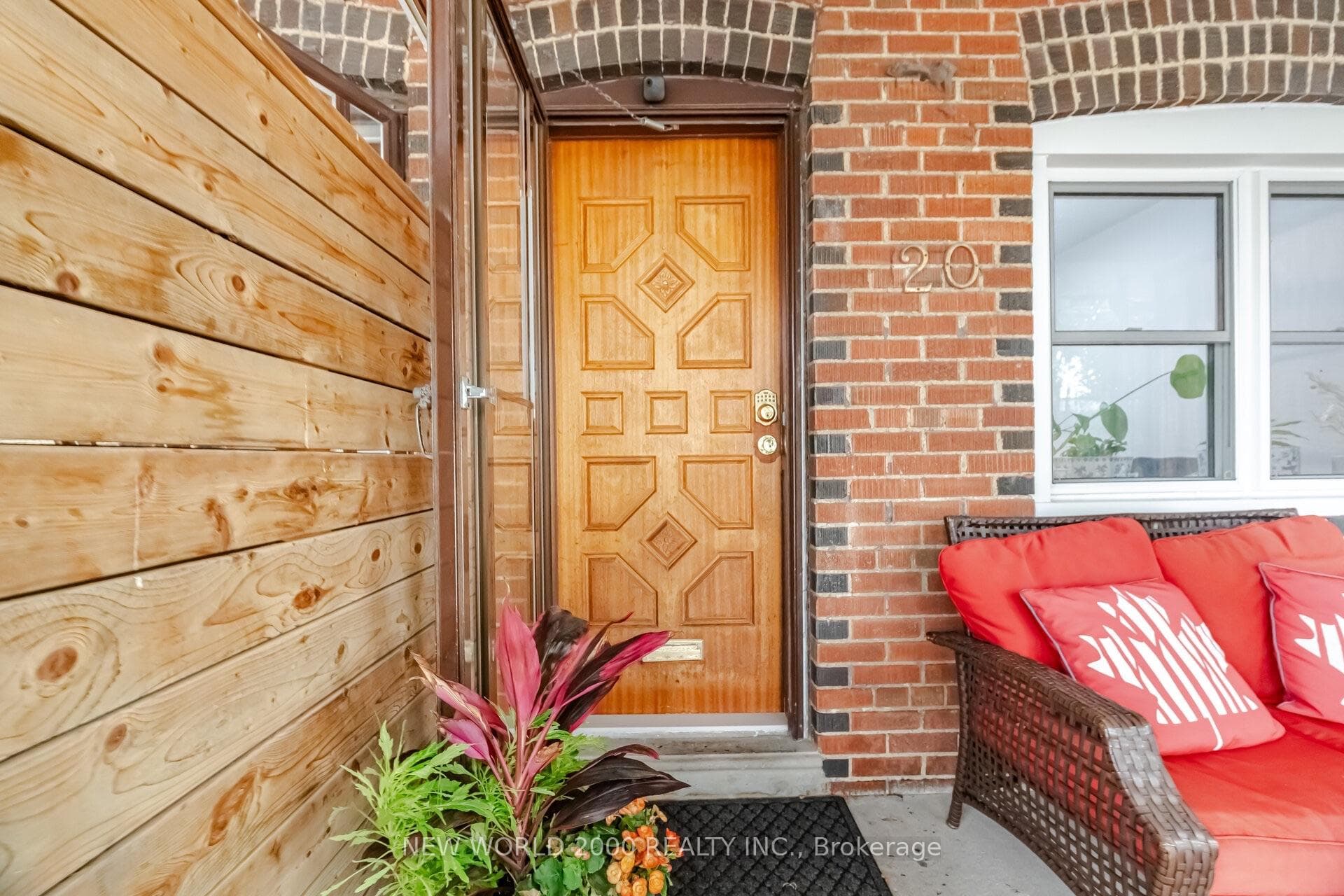 20 Rockwell Avenue photo 2
