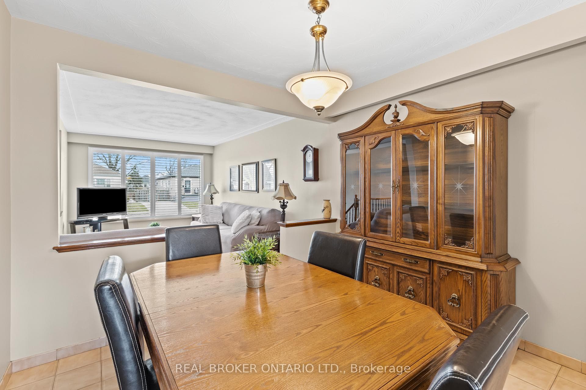 104 Howard Avenue photo 8