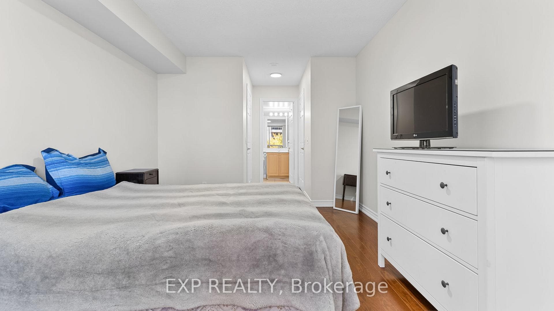 5233 Dundas Street Unit 420 photo 20