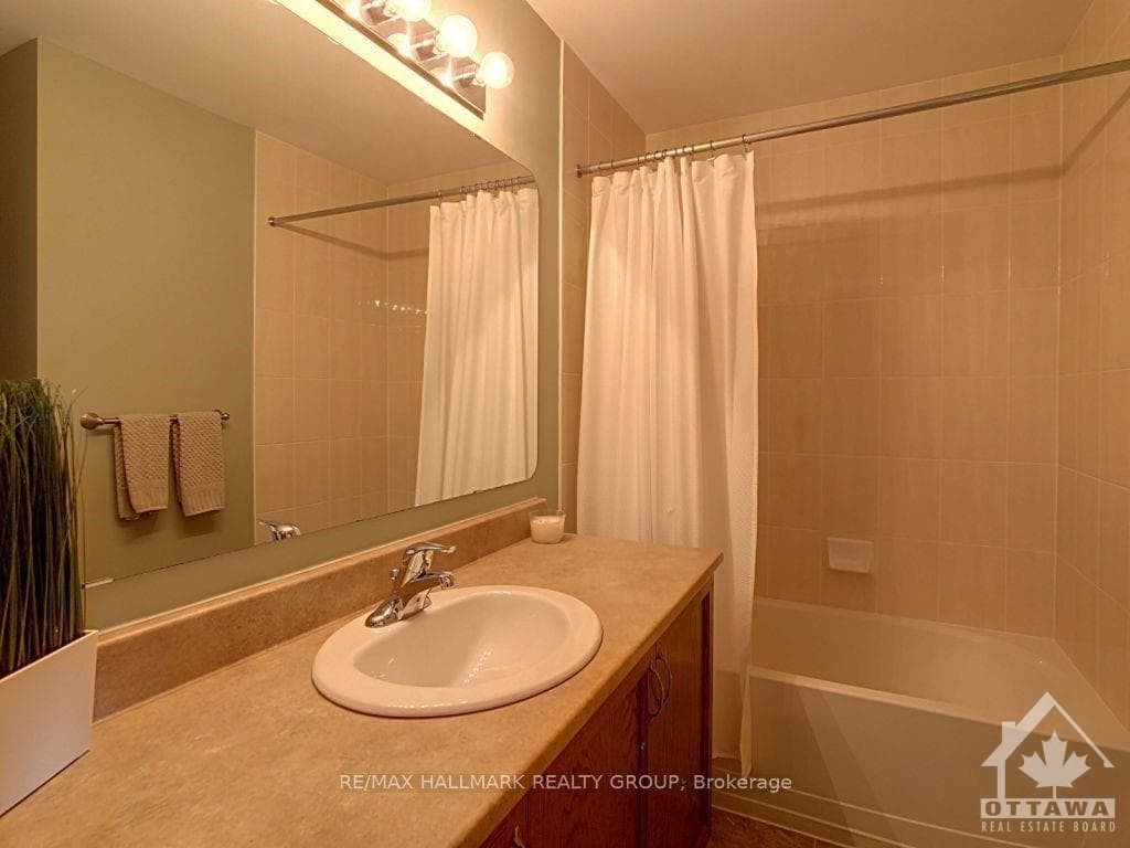 173 DAHLIA Street photo 14